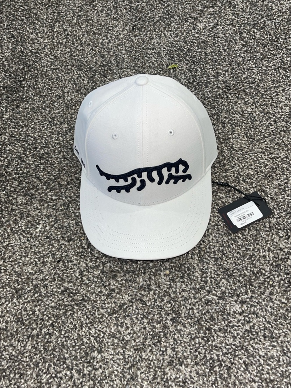 NWTs SUN DAY RED Tiger Woods Golf Hat.